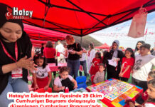 Hatay’ın İskenderun ilçesinde 29 Ekim Cumhuriyet Bayramı dolayısıyla düzenlenen Cumhuriyet Panayırı’nda depremzede çocuklar doyasıya eğlendi