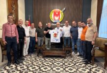 Ayhan Dik, ve spor ekibi İskenderun Gazeteciler cemiyetini ziyaret etti.