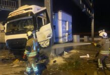 Dörtyol’da Kaza Yapan Tırda Çıkan Yangın Söndürüldü