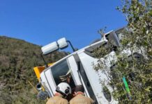 Samandağ’da devrilan hafriyat kamyonunun sürücüsü öldü