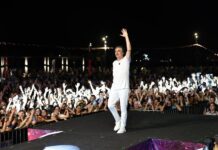 İskenderun’da Festivalin Kapanışını Çelik Yaptı: On Binler Hep Bir Ağızdan Söyledi!